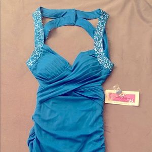 Slim fitting, scrunchy dress